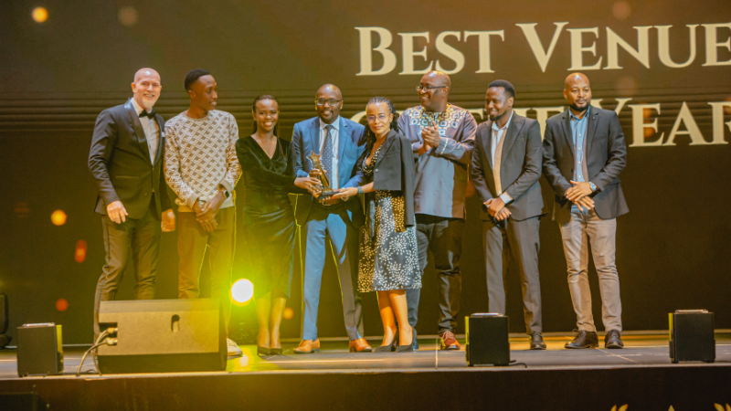 Super Dome ACOYA 2025 Team collecting award